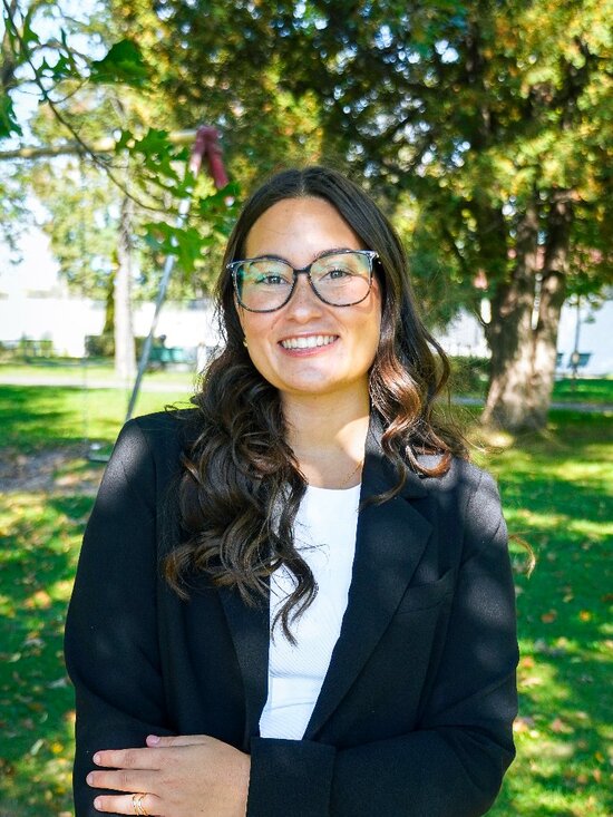 Meet your Posher, Laurie - Picture 1 of 2